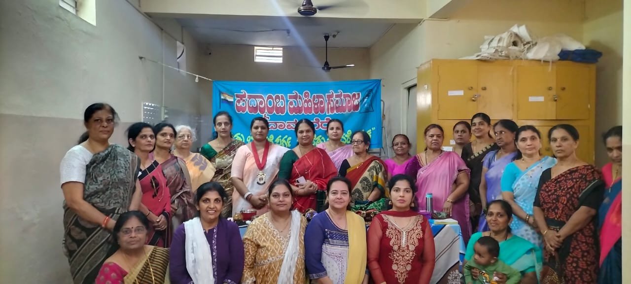 ದಾವಣಗೆರೆ ಪದ್ಮಾಂಬ ಮಹಿಳಾ ಸಮಾಜದ ಮಾಸಿಕ ಸಭೆಯಲ್ಲಿ ಕಸದಿಂದ ರಸ ಎಂಬುವ ಸ್ಪರ್ಧೆ