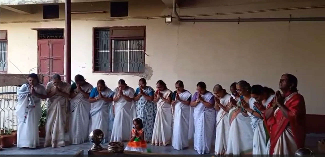 ಭಾರತ  ಮಾತೆಯ  ಮಡಿಲಿನ  ಮಕ್ಕಳಾದ  ನಾವು ಮಾತೆಯ  ಮಡಿಲಿನಲ್ಲಿ  ನಿರಂತರ   ದೇಶದ  ಶಾಂತಿಗಾಗಿ ಲೋಕದ  ಹಿತಕ್ಕಾಗಿ, ಧರ್ಮ  ಪ್ರಭಾವನ್ನು ಮತ್ತು  ನಮ್ಮ  ಆತ್ಮ ಕಲ್ಯಾಣಕ್ಕೆ, ಸತತವಾಗಿ ನಾವೆಲ್ಲ ಶ್ರಮ ವಹಿಸಿ  ಕೆಲಸ  ಮಾಡೋಣ.