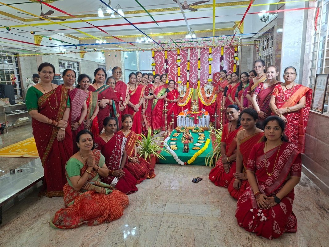 ದಾವಣಗೆರೆಯಲ್ಲಿ ಪದ್ಮಾಂಬ ಮಹಿಳಾ ಸಮಾಜದ ವತಿಯಿಂದ ಶ್ರೀ ಪಾರ್ಶ್ವನಾಥ ಜಿನಮಂದಿರದಲ್ಲಿ ಪದ್ಮಾವತಿ ಅಮ್ಮನವರಿಗೆ ಷೋಡಶೋಚಾರ ಪೂಜೆ ನೆರವೇರಿಸಲಾಯಿತು